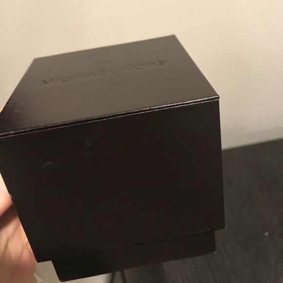 Michael Kors Diamond Watch - Picture 3 of 4